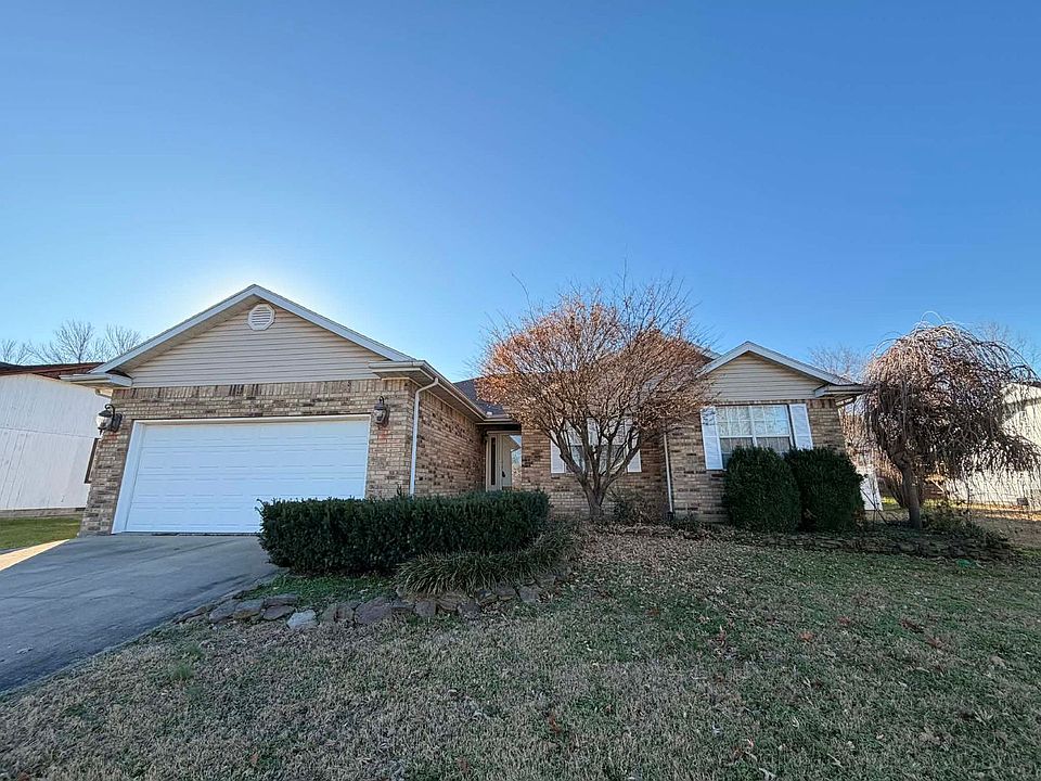 1st image of 3726 Castle Rock Dr