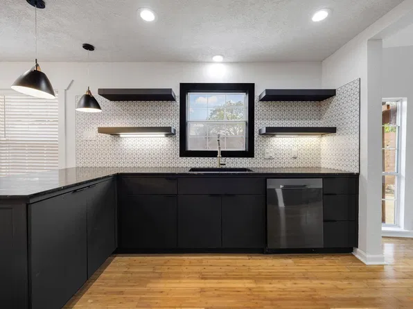 1310 Walton St, Houston, TX 77009