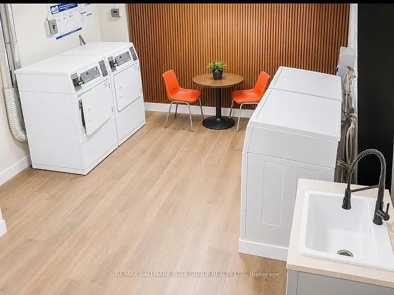 105 Raglan Ave #101 — Photo 5