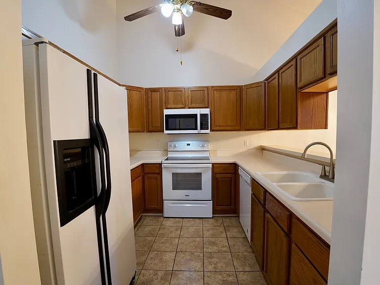 131 Lake Chateau Dr — Photo 9