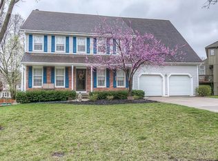8341 Oakview Cir, Lenexa, KS 66215