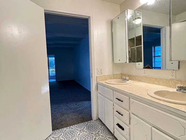 1215 E Whittaker St — Photo 21