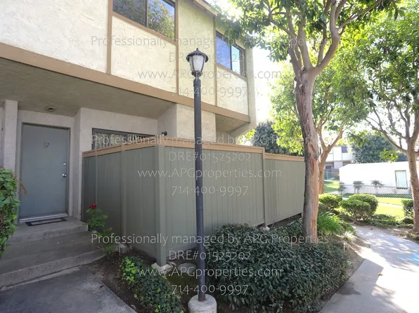 2000 W Palmyra Ave APT 32, Orange, CA 92868