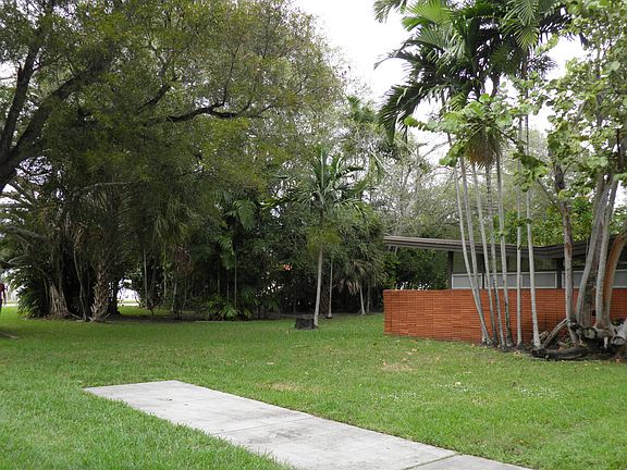 Gigantic 3-Lot Property!!!