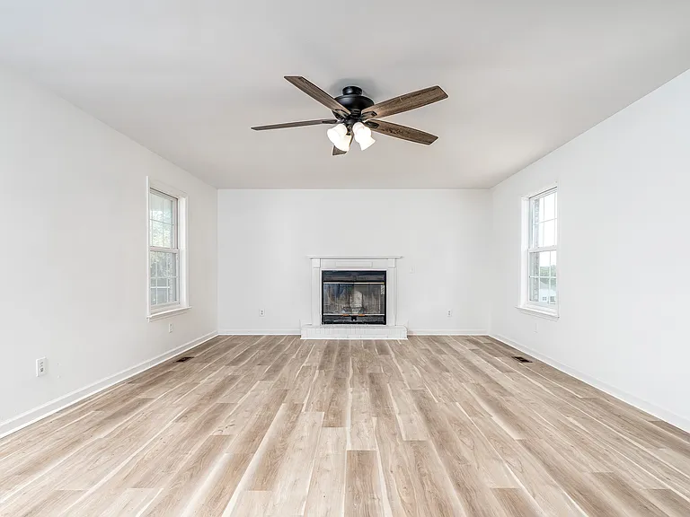 2718 Buckner Ln — Photo 9