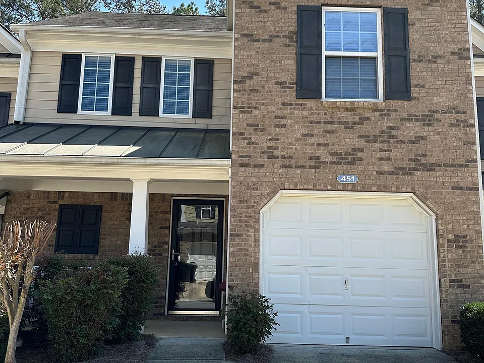 451 Colonial Walk