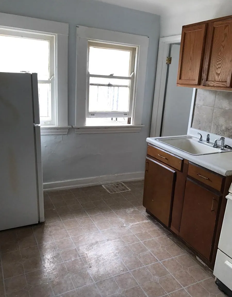 4916 Forest Avenue — Photo 1