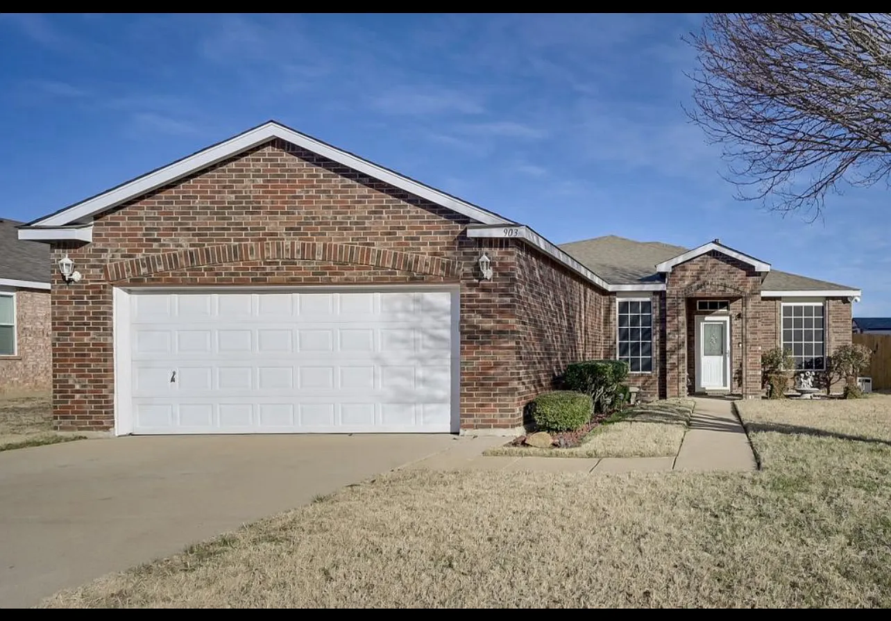 3 bed, 1817 sqft, $2,200 — Photo 1