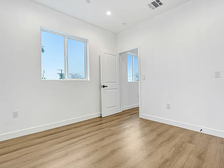 5348 Oakland St — Photo 22