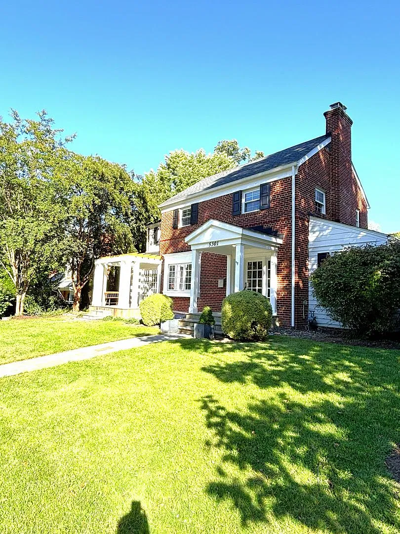 Bethesda Sparkling Colonial - great entertaining inside and out — Photo 1