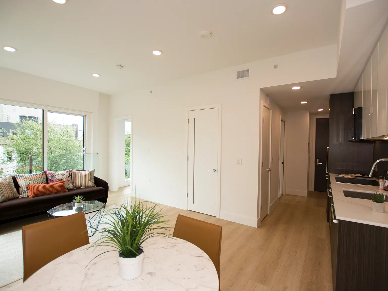 1 bed, 576 sqft, $2,295 — Photo 2