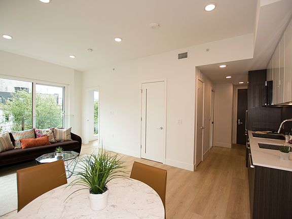 2nd image of 333 Carrall St #406