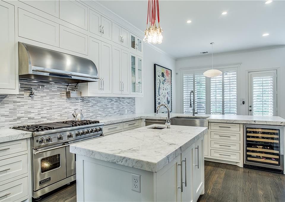 1st image of 526 Queensbury Turn