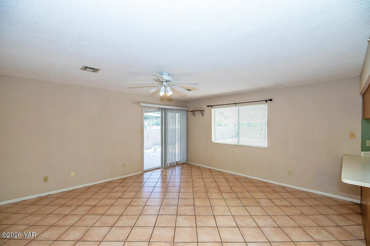 3 bed, 2.0 bath, 1592 sqft, $1,600 — Photo 4