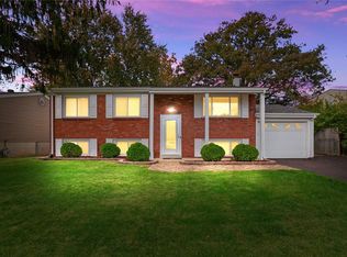 11815 Foxwood Dr, Maryland Heights, MO