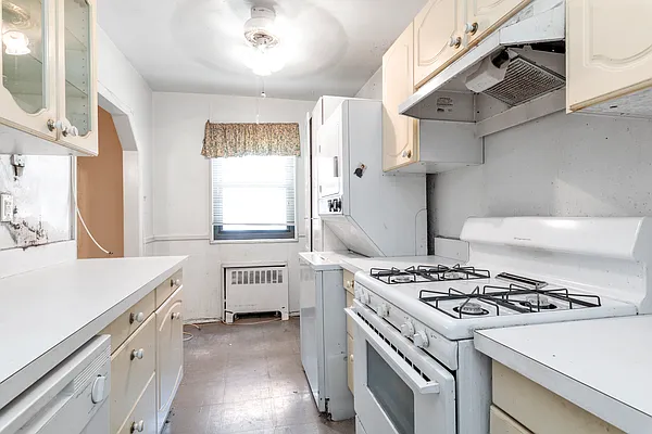 Sold by Keller Williams Realty Landmark | media 8