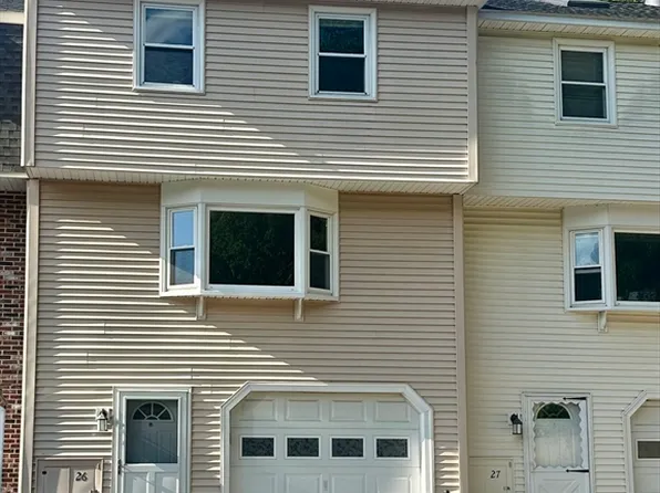 52 Frederick St APT 26, Dracut, MA 01826