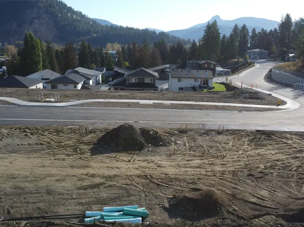 Glencaird St, Lumby, BC V0E 2G1
