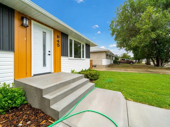 945 W Parker Ave NW, Medicine Hat, AB T1A 6W7