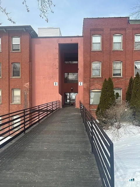 222 Williams St E #326