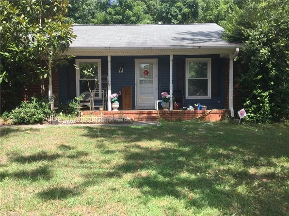 536 Foxcroft Dr, Winston Salem, NC 27103