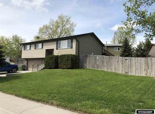 1001 Riverbend Dr, Douglas, WY 82633