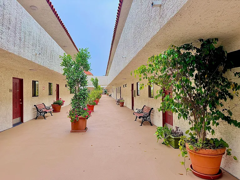 Royal Hazeltine Villas — Photo 16