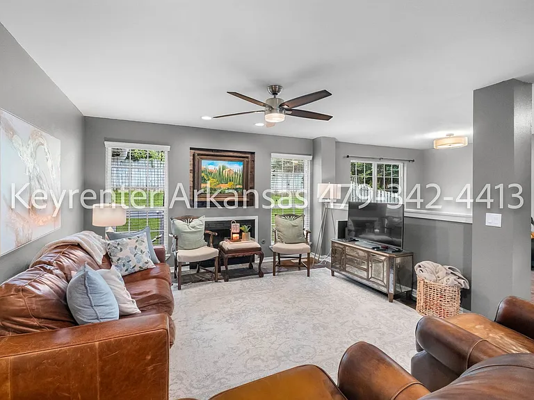 2943 E Setter St — Photo 3