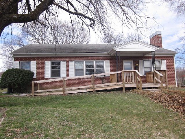 1st image of 830 W Main St