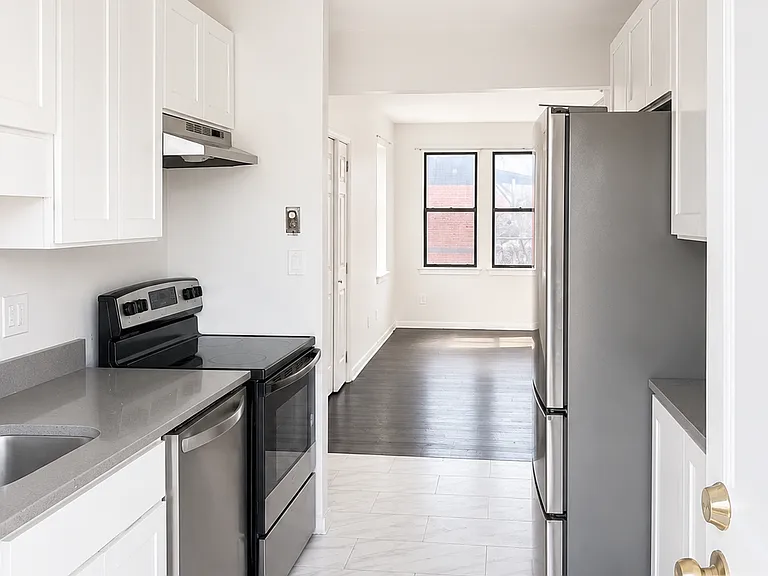 18 Townley St #J3 — Photo 1