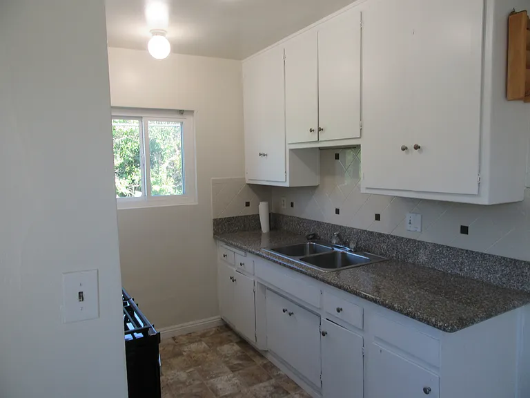 3008 S West View St #1/2 — Photo 8