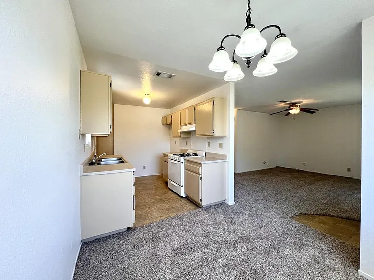 6816 Hemp Ct — Photo 5