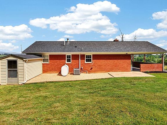 4th image of 484 Galena Rd