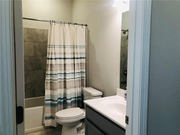 324 Beacons Pl — Photo 17