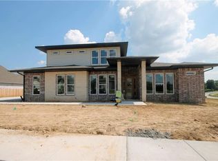 300 NE Royce Loop, Bentonville, AR 72712