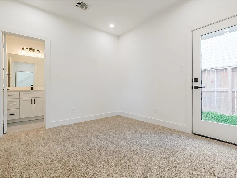 8315 Brecha Ln — Photo 5