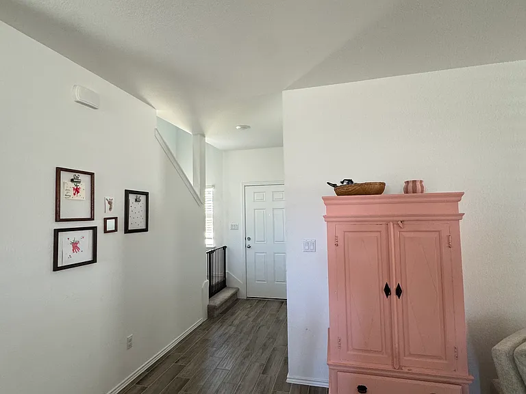 281 Redonda Dr — Photo 3