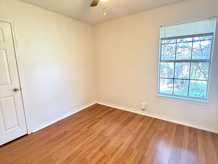 6585 Eagle Crest Dr — Photo 7