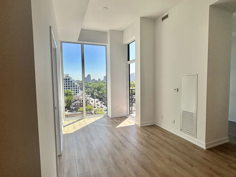 500 Dupont St #814 — Photo 10