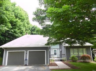 92 Calhoun Ave, Trumbull, CT 06611