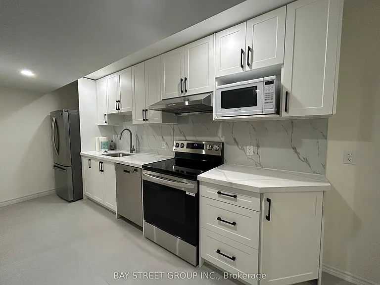 33 Jeffrey Nihda Cres #BASEMENT — Photo 6