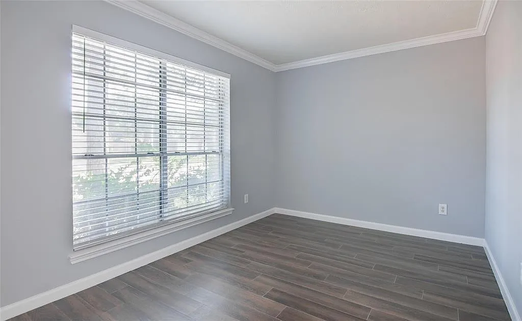 4 bed, 2.5 bath, 2650 sqft, $2,699 — Photo 2