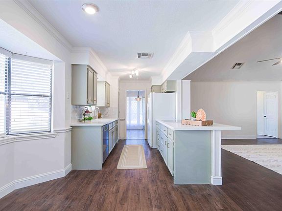 2nd image of 223 Banyan Street