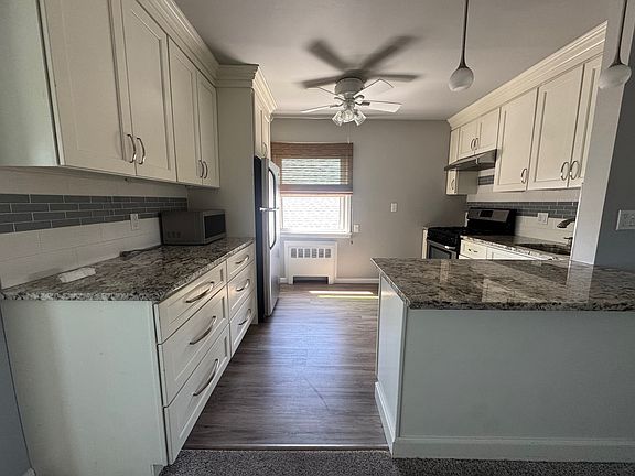 4th image of 813 E Walnut St Floor 2