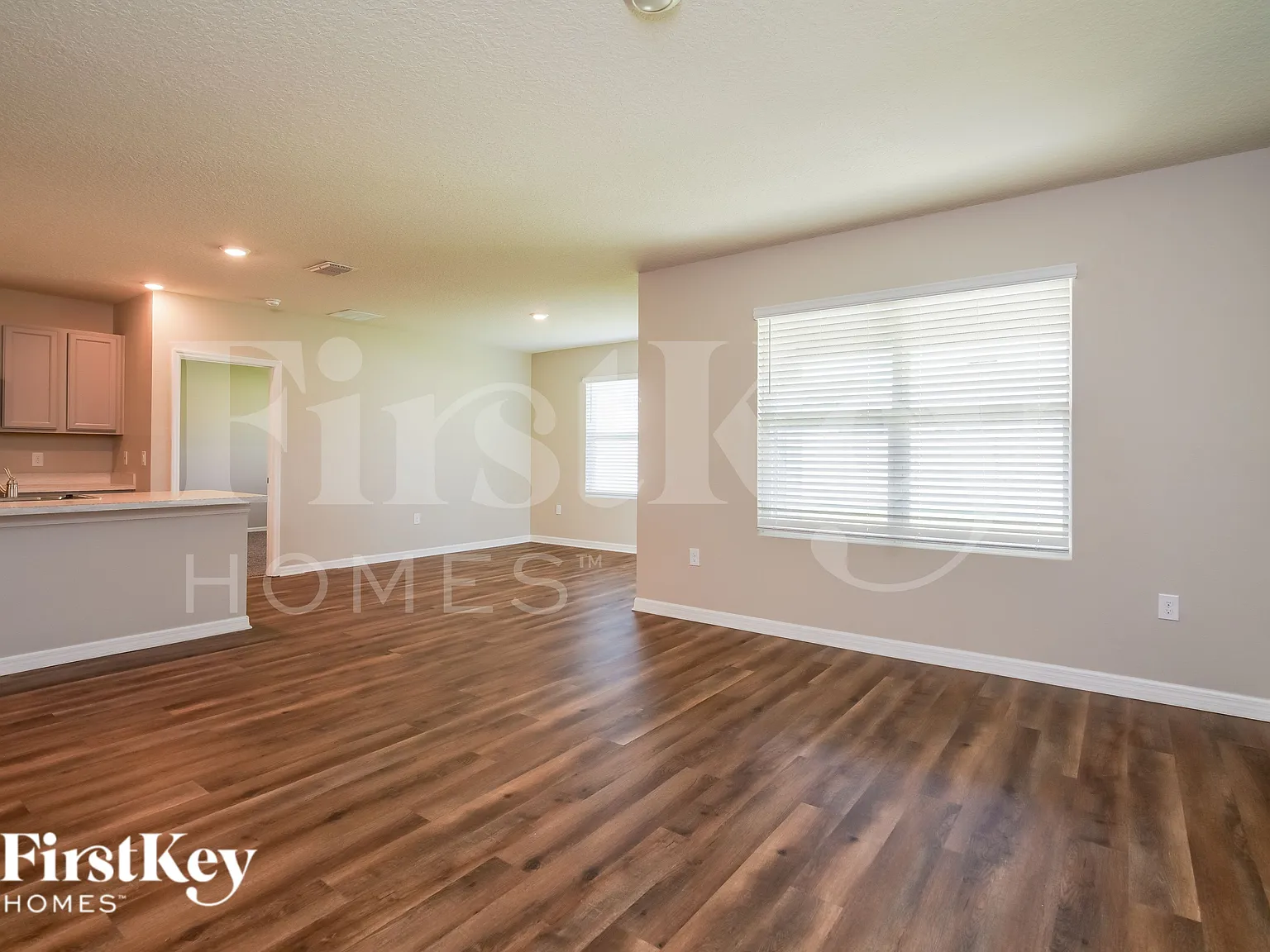 3 bed, 2.0 bath, 1690 sqft, $1,815 — Photo 3