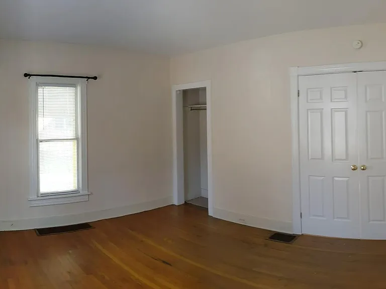 107 S Elmira St #1 — Photo 5