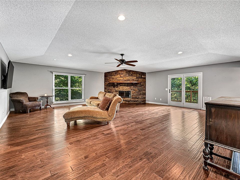 1st image of 14 Glenbarr Cir