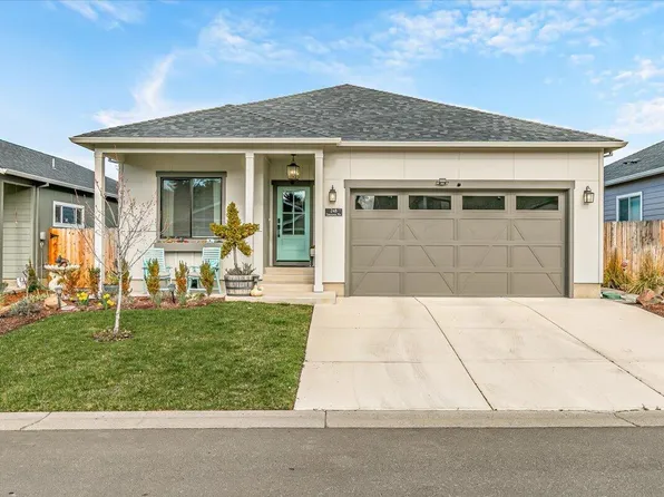 248 Christopher Way, Talent, OR 97540