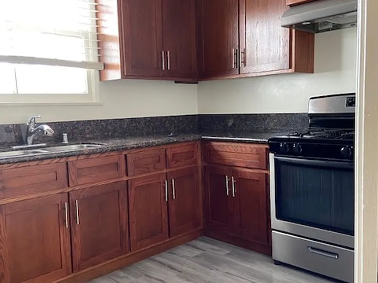 1119 Cardiff Ave — Photo 1