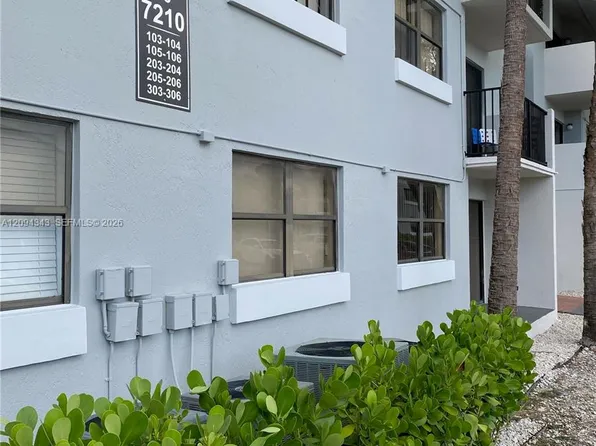 7030 NW 179th St APT 205, Hialeah, FL 33015